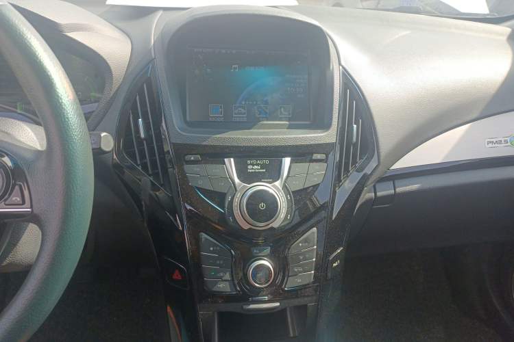 Used BYD Qin New Energy 2015 1.5T Dual-Crown Flagship Plus Edition Audio And AC Panel