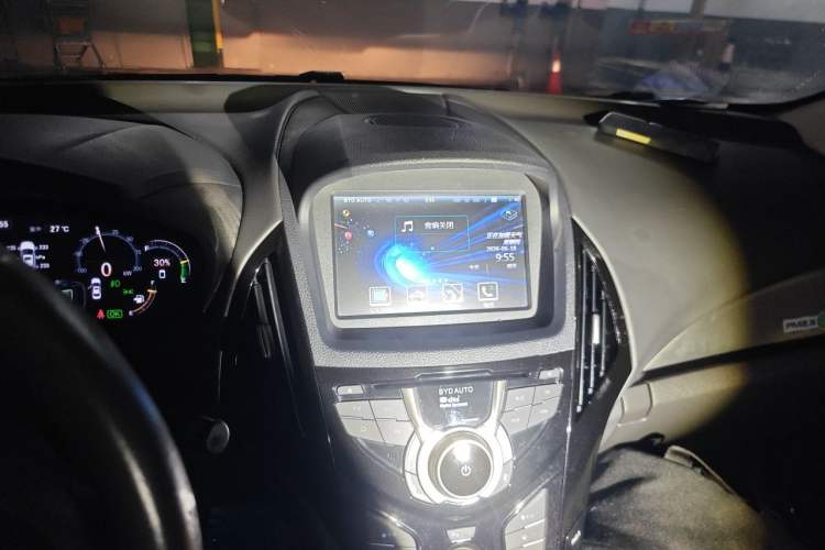Used BYD Qin New Energy 2015 1.5T Dual-Crown Flagship Plus Edition Audio And AC Panel