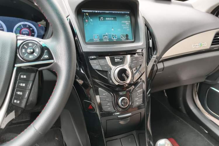 Used BYD Qin New Energy 2015 1.5T Dual-Crown Flagship Plus Edition Audio And AC Panel