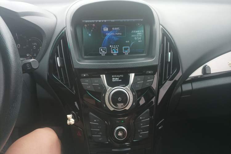 Used BYD Qin New Energy 2015 1.5T Dual-Crown Flagship Plus Edition Audio And AC Panel