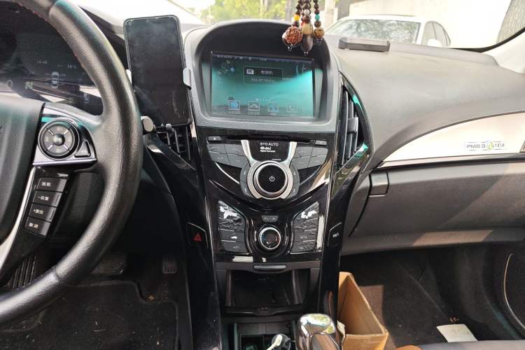Used BYD Qin New Energy 2015 1.5T Dual-Crown Flagship Plus Edition Audio And AC Panel