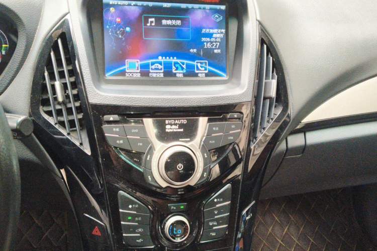 Used BYD Qin New Energy 2015 1.5T Dual-Crown Flagship Plus Edition Audio And AC Panel
