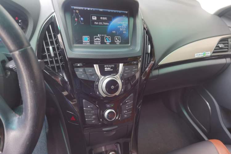 Used BYD Qin New Energy 2015 1.5T Dual-Crown Flagship Plus Edition Audio And AC Panel