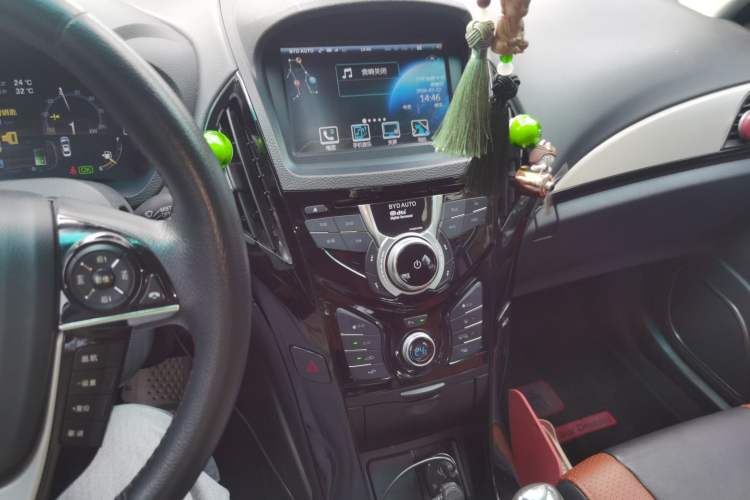 Used BYD Qin New Energy 2015 1.5T Dual-Crown Flagship Plus Edition Audio And AC Panel