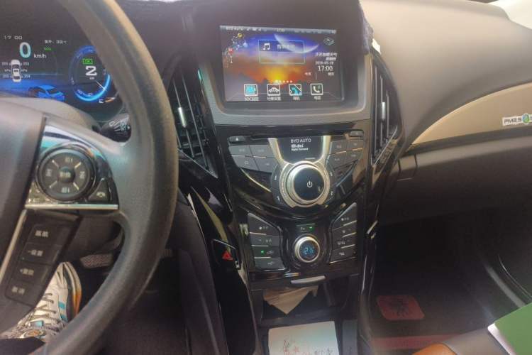 Used BYD Qin New Energy 2015 1.5T Dual-Crown Flagship Plus Edition Audio And AC Panel