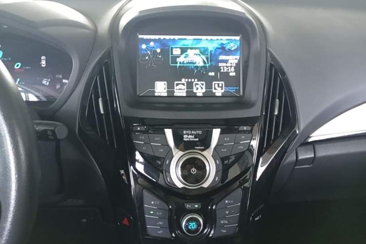 Used BYD Qin New Energy 2015 1.5T Dual-Crown Flagship Plus Edition Audio And AC Panel