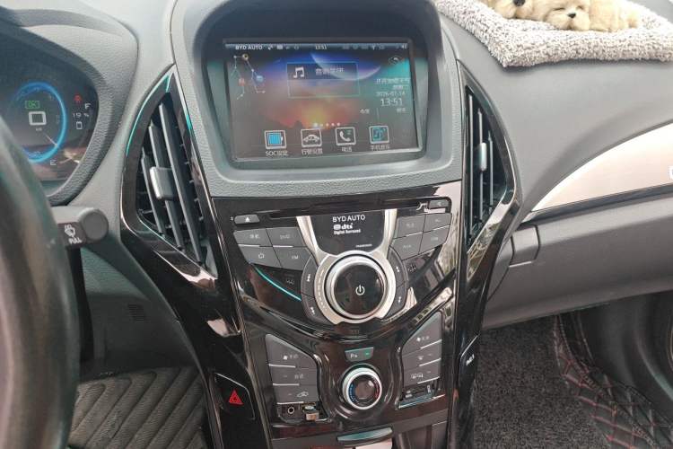 Used BYD Qin New Energy 2015 1.5T Dual-Crown Flagship Plus Edition Audio And AC Panel