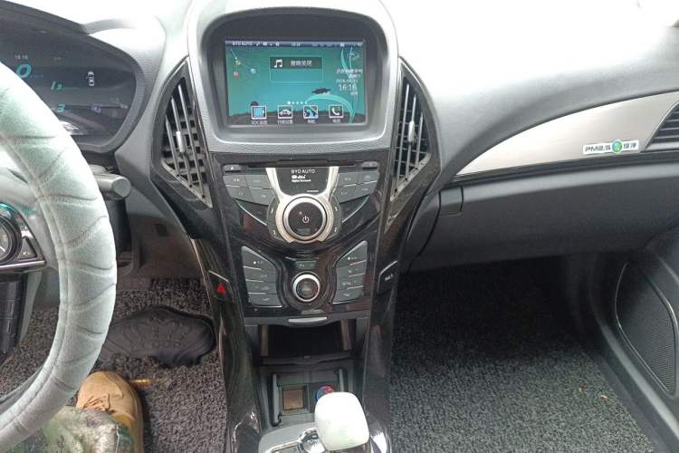Used BYD Qin New Energy 2015 1.5T Dual-Crown Flagship Plus Edition Audio And AC Panel
