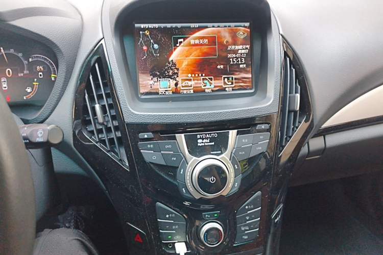 Used BYD Qin New Energy 2015 1.5T Dual-Crown Flagship Plus Edition Audio And AC Panel