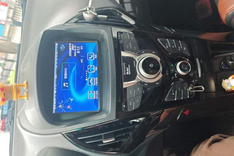 Used BYD Qin New Energy 2015 1.5T Dual-Crown Flagship Edition Audio And AC Panel