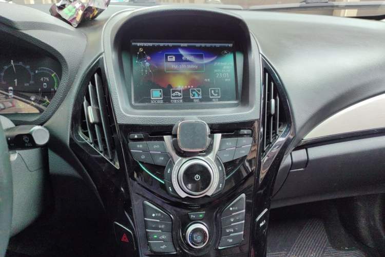 Used BYD Qin New Energy 2015 1.5T Dual-Crown Flagship Edition Audio And AC Panel