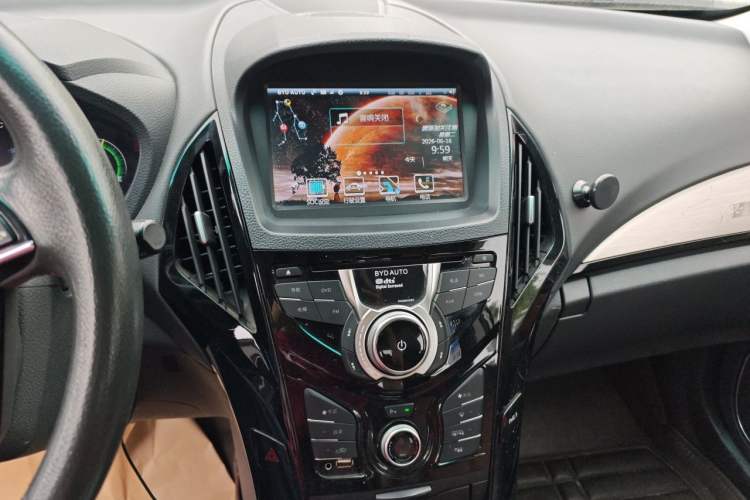 Used BYD Qin New Energy 2015 1.5T Dual-Crown Flagship Plus Edition Audio And AC Panel