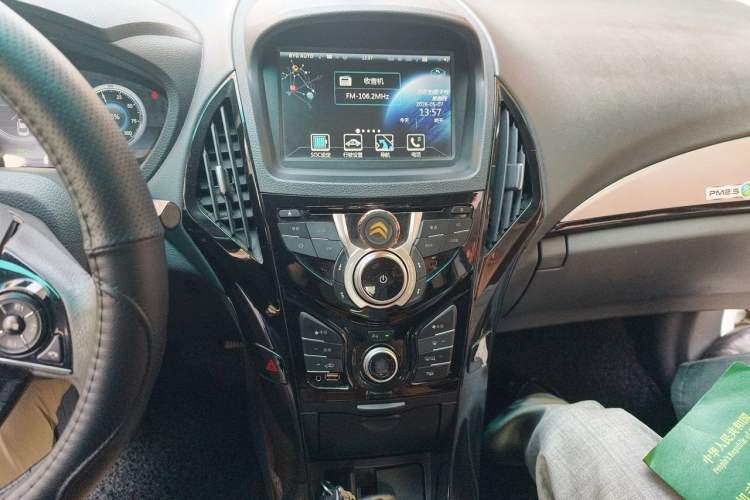 Used BYD Qin New Energy 2015 1.5T Dual-Crown Flagship Edition Audio And AC Panel