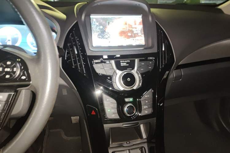 Used BYD Qin New Energy 2015 1.5T Dual-Crown Flagship Edition Audio And AC Panel