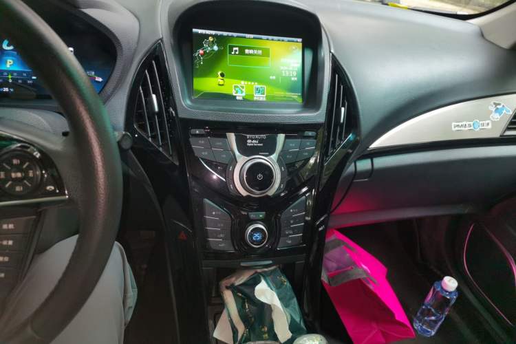 Used BYD Qin New Energy 2015 1.5T Dual-Crown Flagship Edition Audio And AC Panel