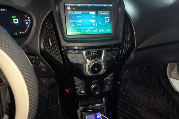 Used BYD Qin New Energy 2015 1.5T Dual-Crown Flagship Edition Audio And AC Panel