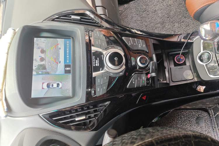 Used BYD Qin New Energy 2015 1.5T Dual-Crown Flagship Plus Edition Audio And AC Panel