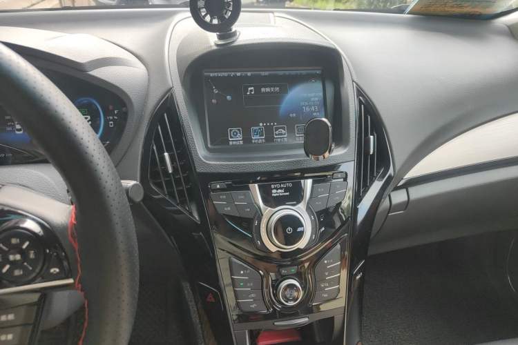 Used BYD Qin New Energy 2015 1.5T Dual-Crown Flagship Plus Edition Audio And AC Panel