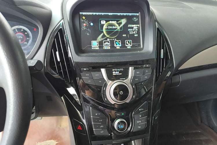 Used BYD Qin New Energy 2015 1.5T Dual-Crown Flagship Plus Edition Audio And AC Panel