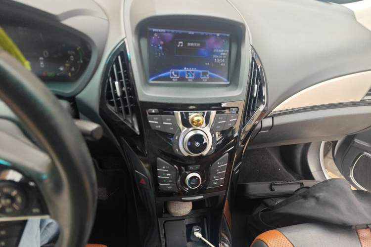 Used BYD Qin New Energy 2015 1.5T Dual-Crown Flagship Plus Edition Audio And AC Panel