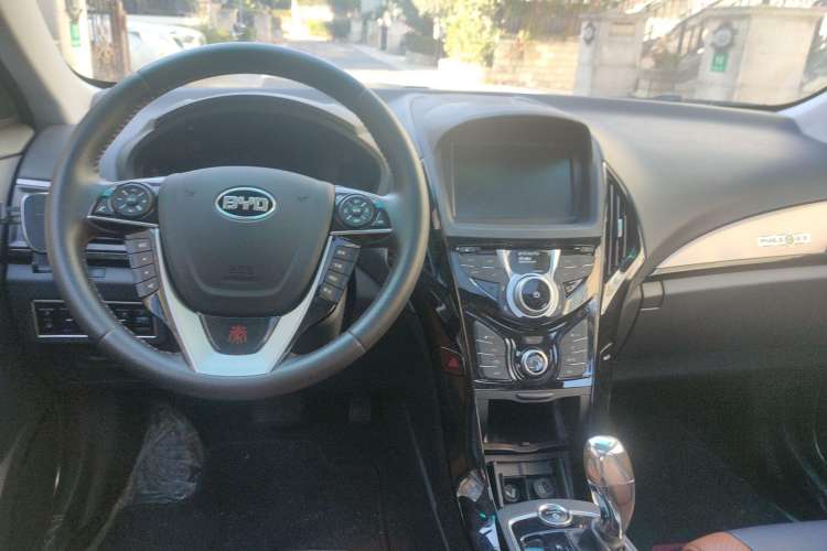 Used BYD Qin New Energy 2015 1.5T Dual-Crown Flagship Plus Edition Center Console