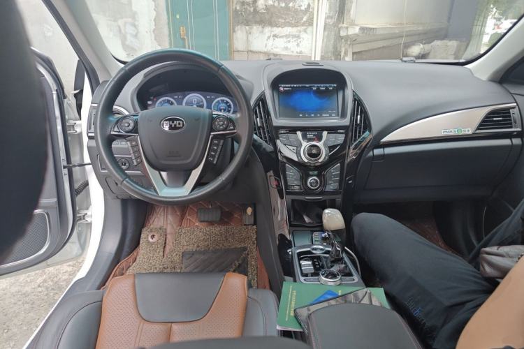 Used BYD Qin New Energy 2015 1.5T Dual-Crown Flagship Edition Center Console