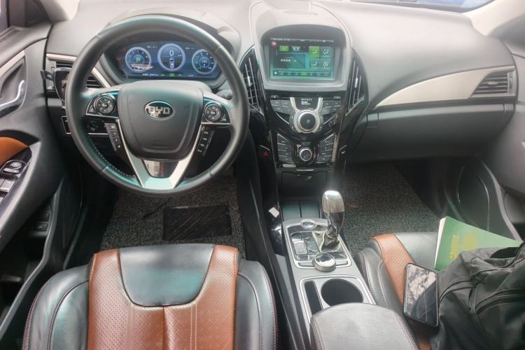 Used BYD Qin New Energy 2015 1.5T Dual-Crown Flagship Plus Edition Center Console