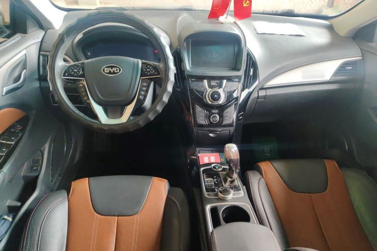 Used BYD Qin New Energy 2015 1.5T Dual-Crown Flagship Plus Edition Center Console