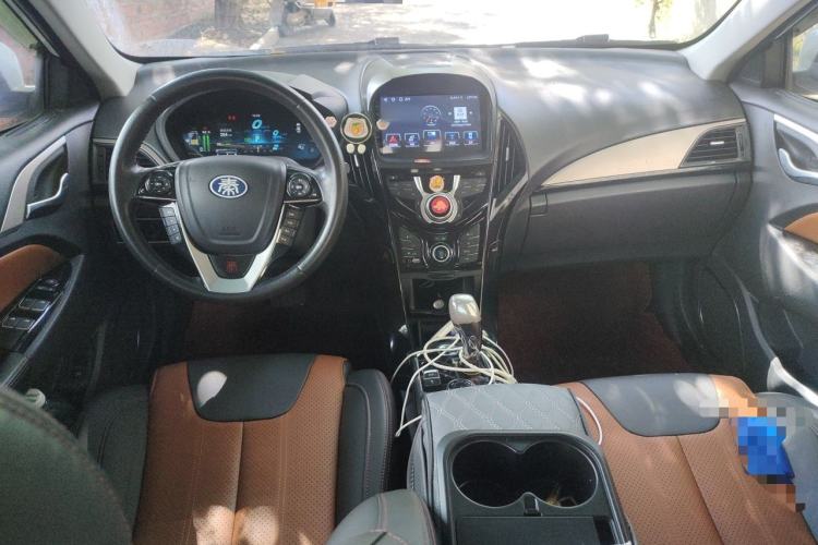 Used BYD Qin New Energy 2015 1.5T Dual-Crown Flagship Edition Center Console