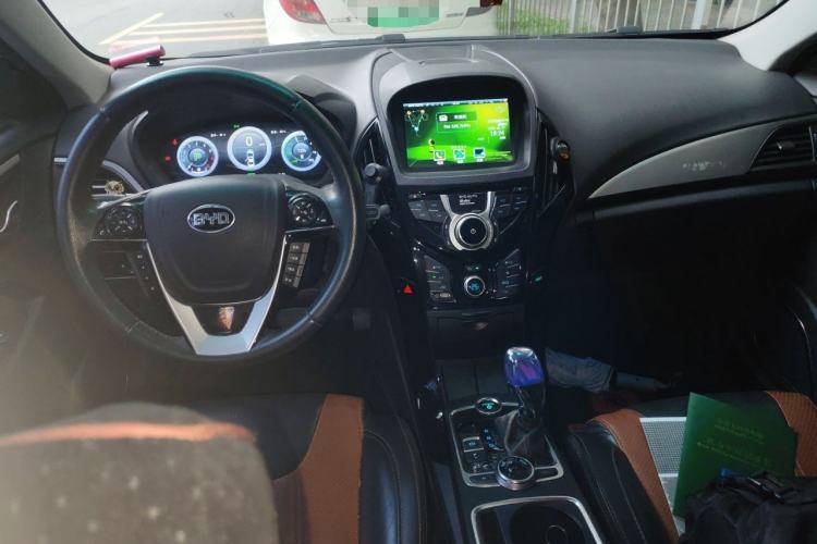 Used BYD Qin New Energy 2015 1.5T Dual-Crown Flagship Edition Center Console