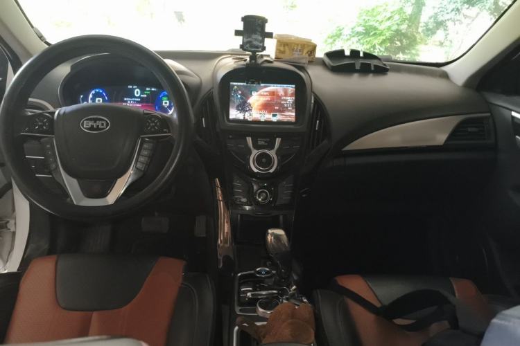 Used BYD Qin New Energy 2015 1.5T Dual-Crown Flagship Edition Center Console