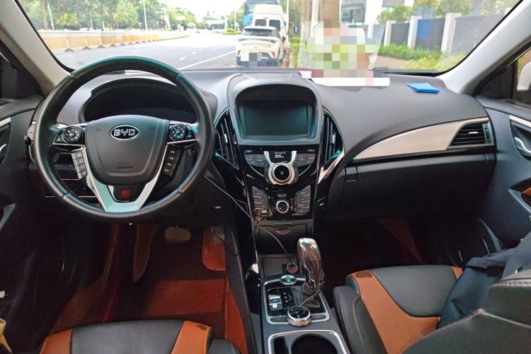 Used BYD Qin New Energy 2015 1.5T Dual-Crown Flagship Plus Edition Center Console