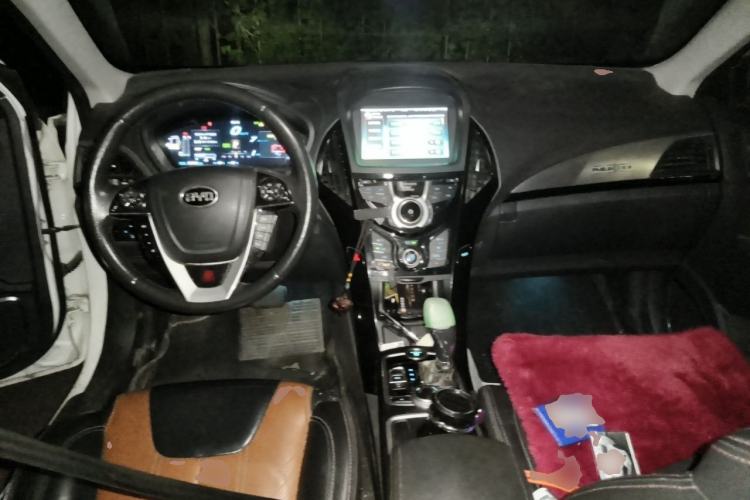 Used BYD Qin New Energy 2015 1.5T Dual-Crown Flagship Edition Center Console