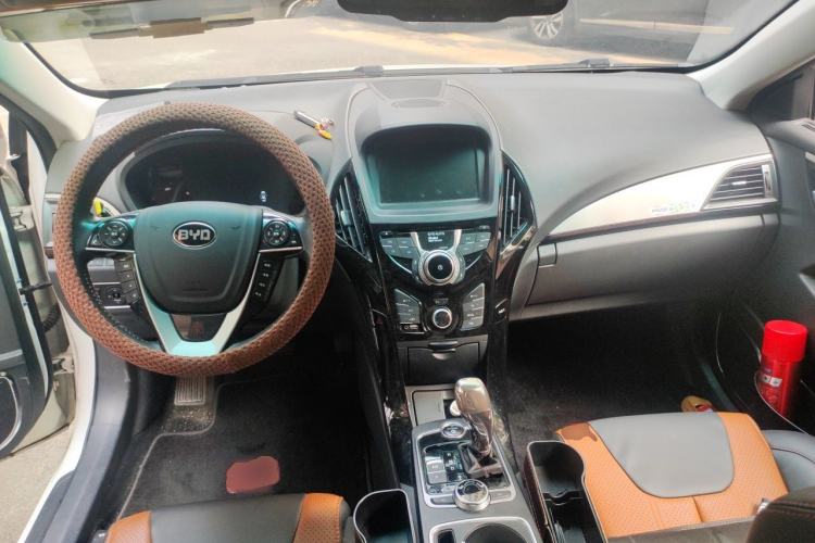 Used BYD Qin New Energy 2015 1.5T Dual-Crown Flagship Plus Edition Center Console
