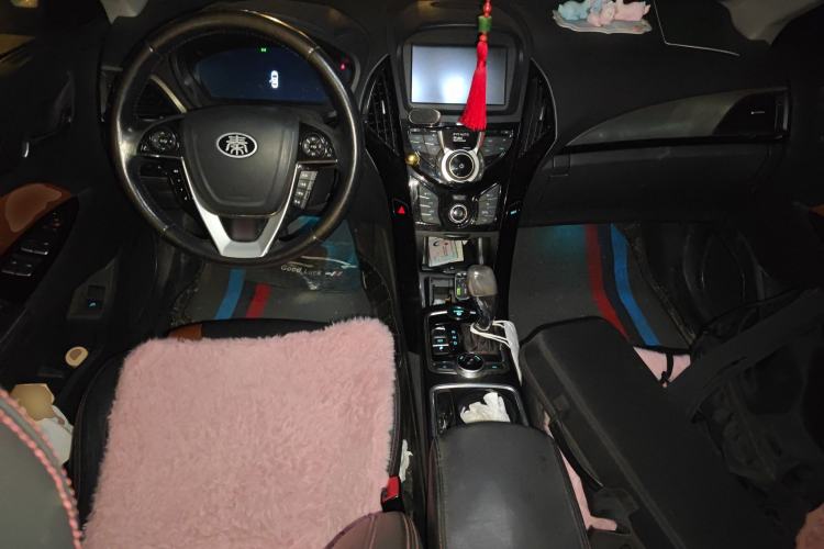 Used BYD Qin New Energy 2015 1.5T Dual-Crown Flagship Edition Center Console
