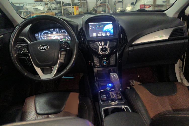 Used BYD Qin New Energy 2015 1.5T Dual-Crown Flagship Edition Center Console