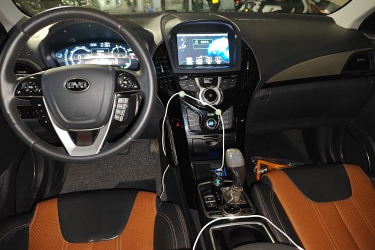 Used BYD Qin New Energy 2015 1.5T Dual-Crown Flagship Plus Edition Center Console