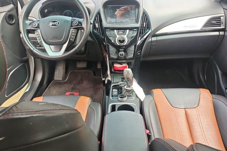Used BYD Qin New Energy 2015 1.5T Dual-Crown Flagship Plus Edition Center Console