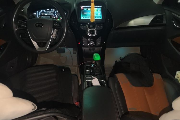 Used BYD Qin New Energy 2015 1.5T Dual-Crown Flagship Edition Center Console