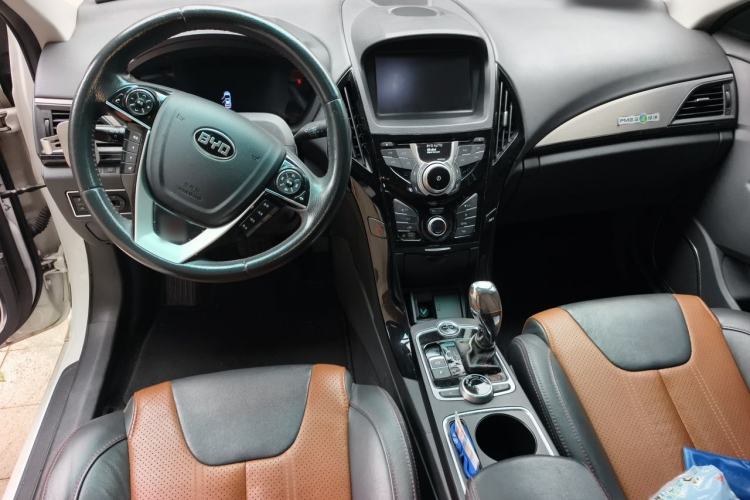 Used BYD Qin New Energy 2015 1.5T Dual-Crown Flagship Plus Edition Center Console