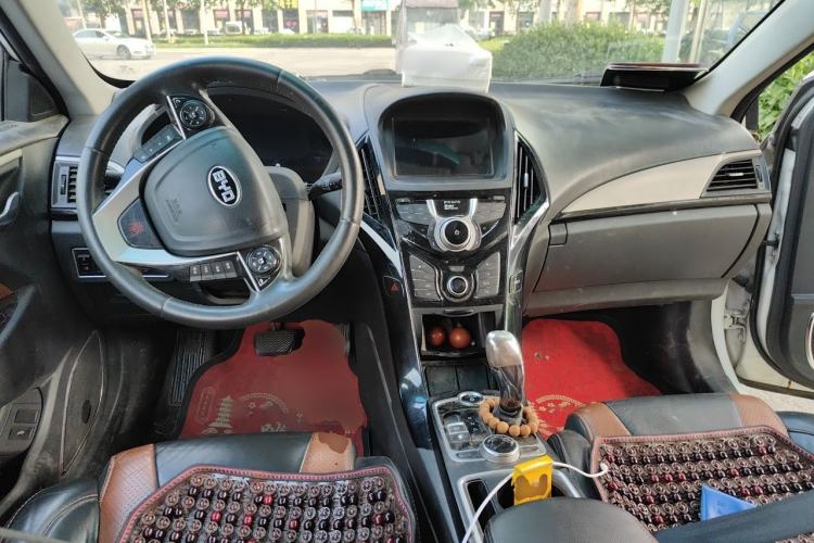 Used BYD Qin New Energy 2015 1.5T Dual-Crown Flagship Plus Edition Center Console