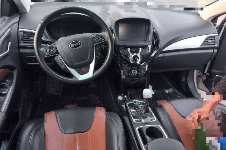 Used BYD Qin New Energy 2015 1.5T Dual-Crown Flagship Plus Edition Center Console