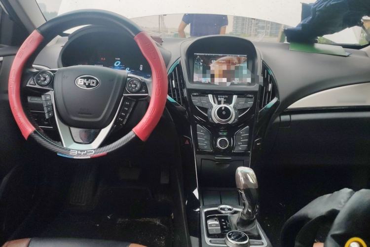 Used BYD Qin New Energy 2015 1.5T Dual-Crown Flagship Plus Edition Center Console