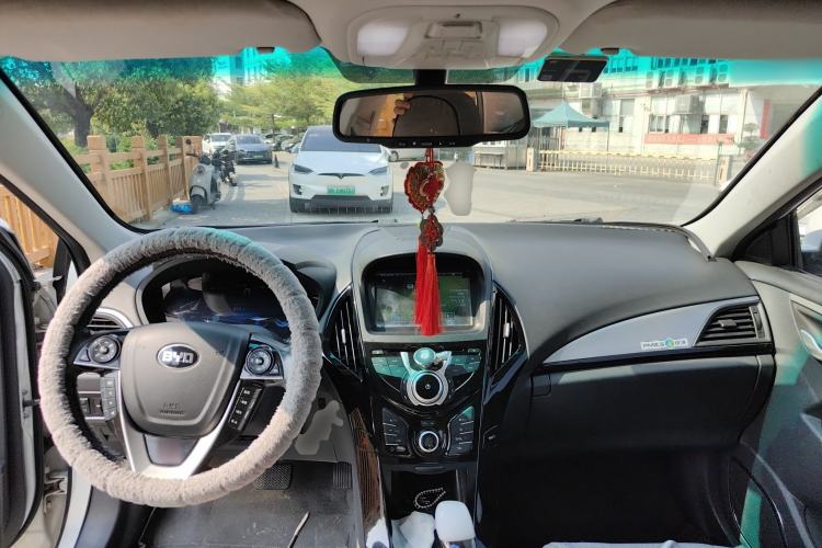 Used BYD Qin New Energy 2015 1.5T Dual-Crown Flagship Edition Center Console