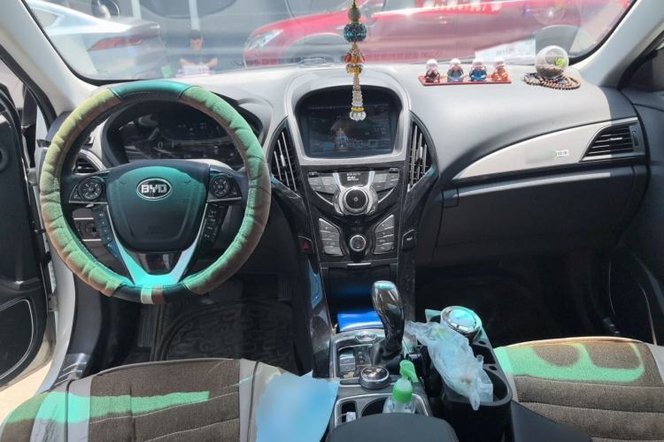 Used BYD Qin New Energy 2015 1.5T Dual-Crown Flagship Plus Edition Center Console