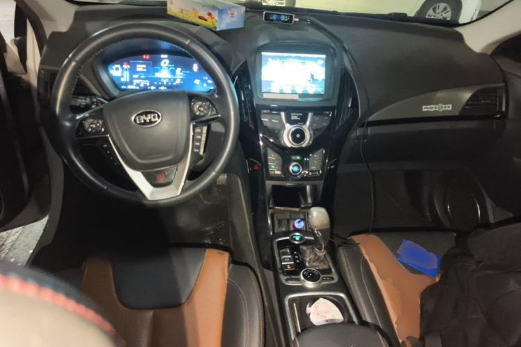 Used BYD Qin New Energy 2015 1.5T Dual-Crown Flagship Edition Center Console