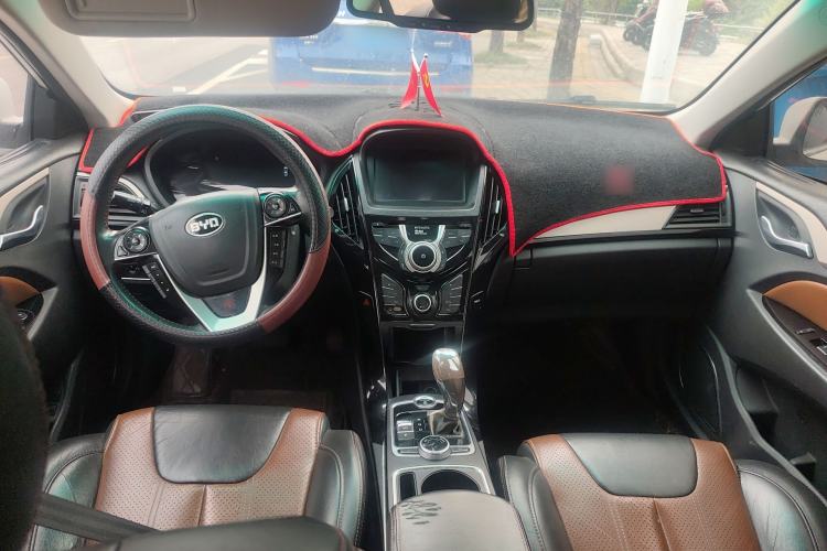 Used BYD Qin New Energy 2015 1.5T Dual-Crown Flagship Edition Center Console