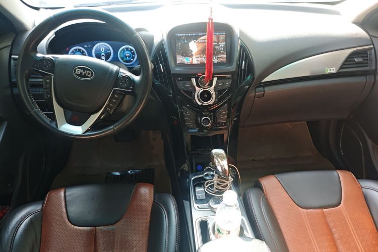 Used BYD Qin New Energy 2015 1.5T Dual-Crown Flagship Plus Edition Center Console