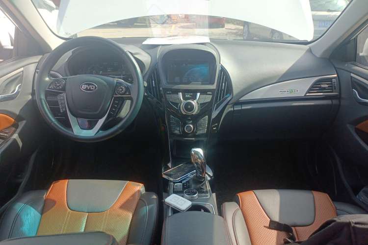 Used BYD Qin New Energy 2015 1.5T Dual-Crown Flagship Plus Edition Center Console