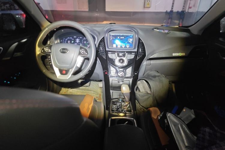 Used BYD Qin New Energy 2015 1.5T Dual-Crown Flagship Plus Edition Center Console